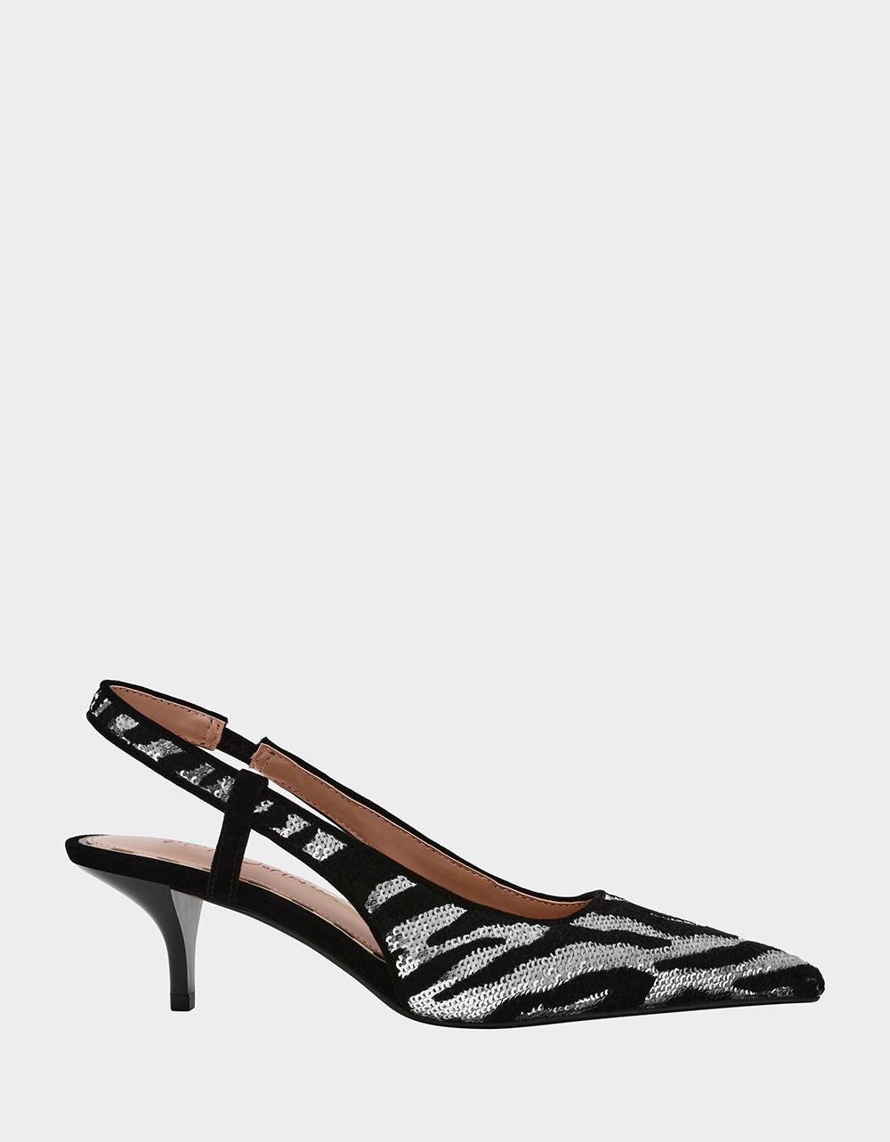 Décolleté Betsey Johnson Evey Con Punta E Dettaglio Perla, Nere, Taglia 35.5 EU. Scarpe Eleganti Da Donna Con Cinturino Impreziosito.