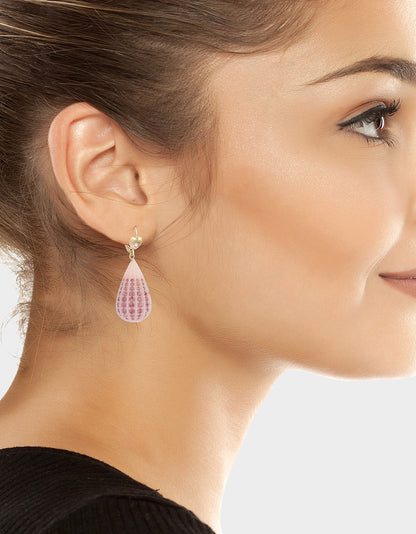 CRYSTAL TEAR LEVER EARRINGS PINK