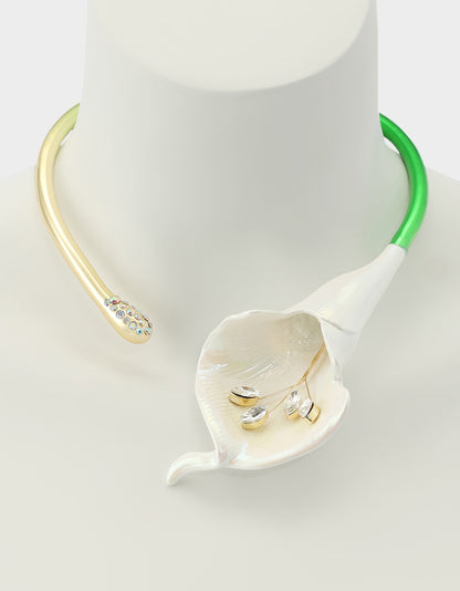 CALLA LILY COLLAR NECKLACE GREEN - JEWELRY - Betsey Johnson