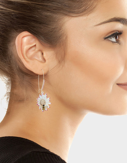 FLOWER BEE EARRINGS WHITE - JEWELRY - Betsey Johnson