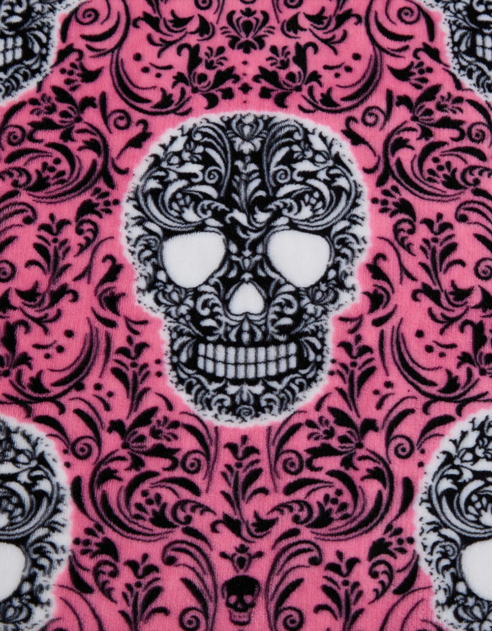 ANTIQUE SKULL 50" X 70" THROW BLANKET BLACK - ACCESSORIES - Betsey Johnson - view 3