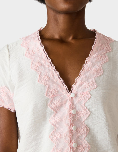 EMBROIDERED ESSENCE TOP WHITE - APPAREL - Betsey Johnson
