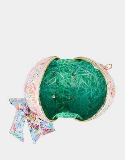 THE PLOT CHICKENS MULTI - HANDBAGS - Betsey Johnson