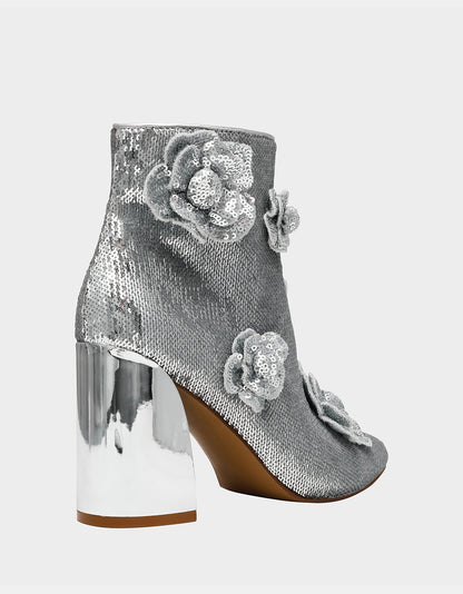 FINLEE SILVER - SHOES - Betsey Johnson