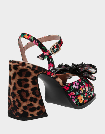 LILIE BLACK DITSY FLORAL - SHOES - Betsey Johnson