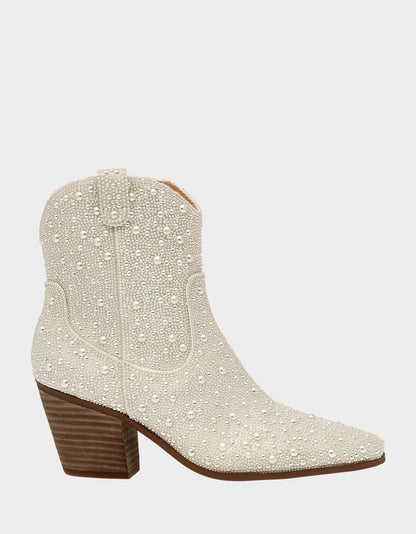 DIVA IVORY - SHOES - Betsey Johnson