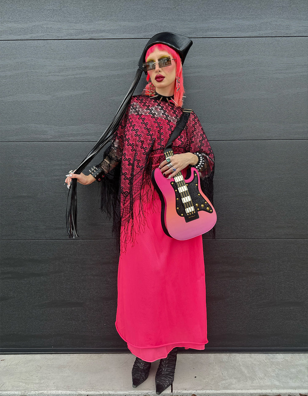 KITSCH PRETTY N' FUNK CROSSBODY PINK Guitar Shaped Handbag Betsey