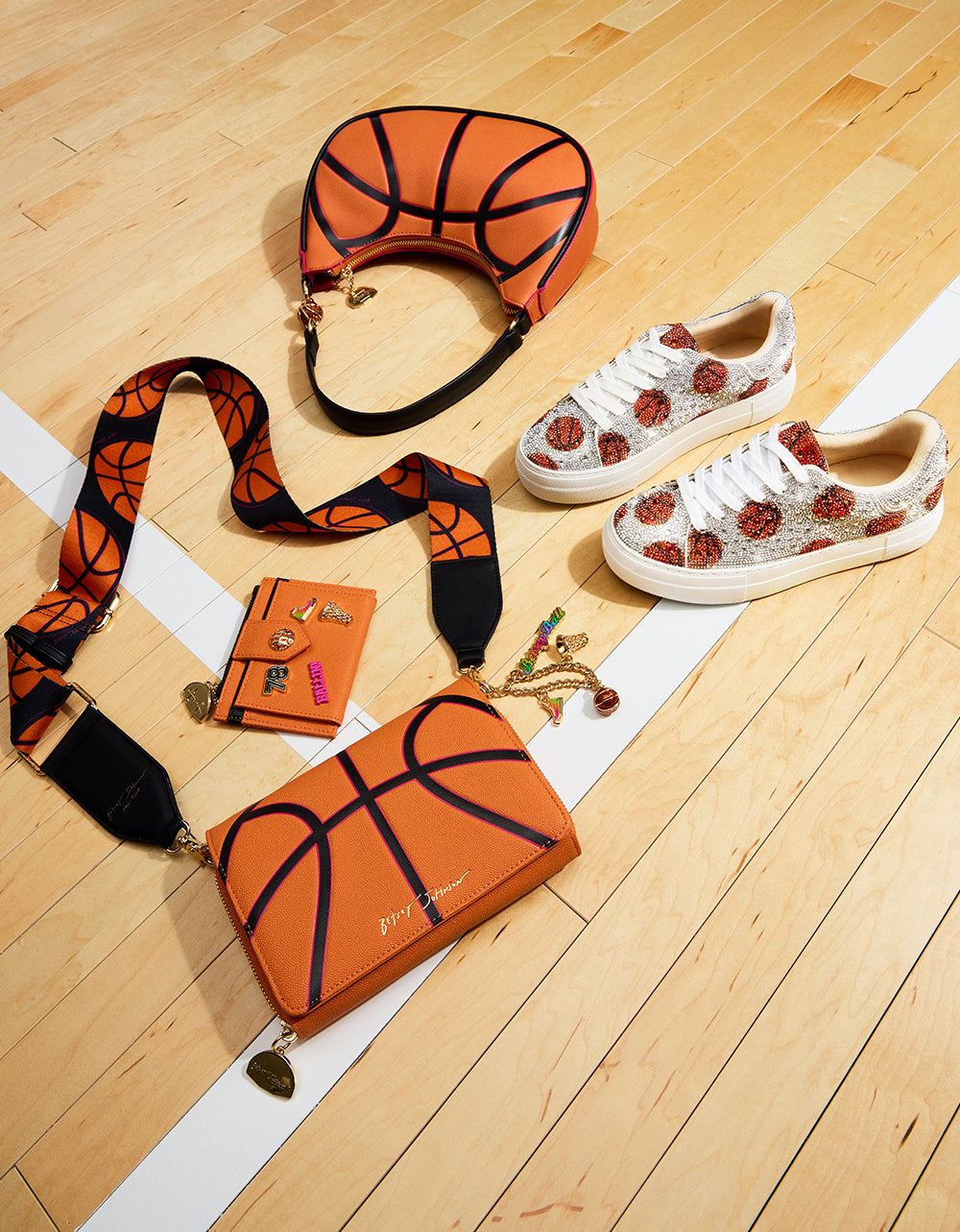GAME TIME WALLET ON CHAIN ORANGE Women's Basketball Wallet on