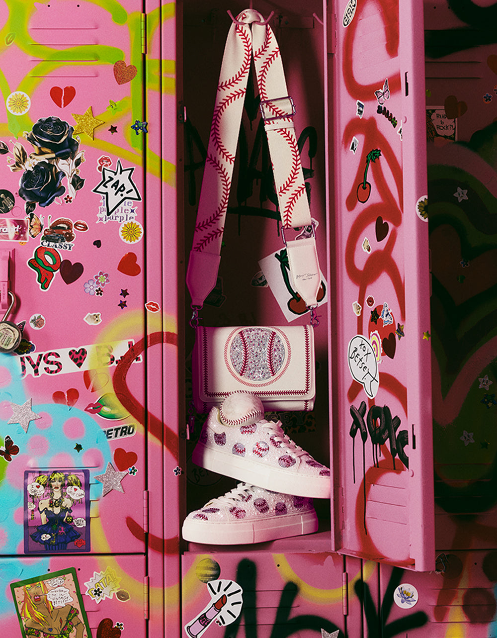 GRAND SLAM WALLET ON CHAIN CREAM - HANDBAGS - Betsey Johnson