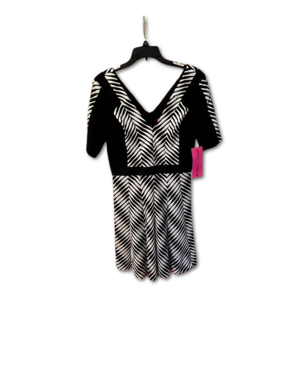 Betsey Johnson Black and White Graphic Print Dress | RE:LUV